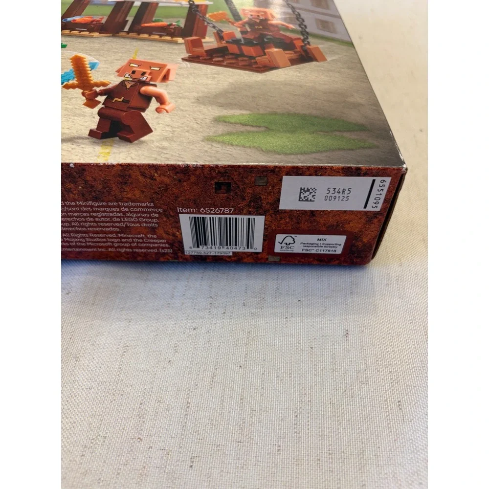 LEGO Minecraft The Ghast Balloon Village Attack 21273 Kids Multi New Open Box